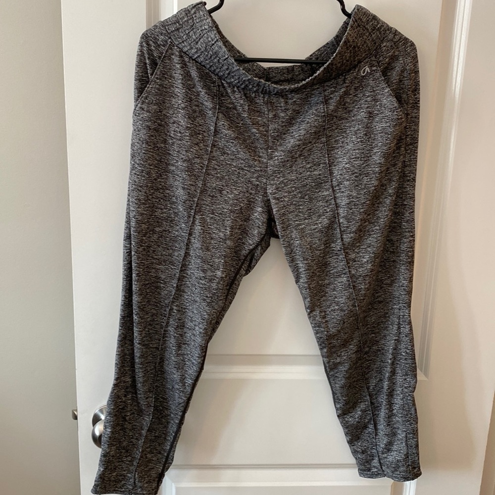 Gap fit very lose M active pants